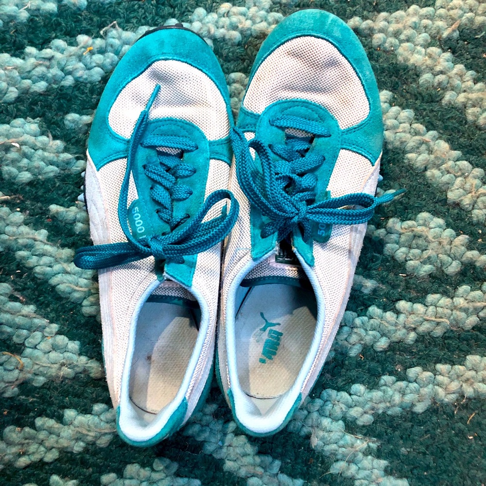 Puma women’s sneakers. Size US 9. 🩵